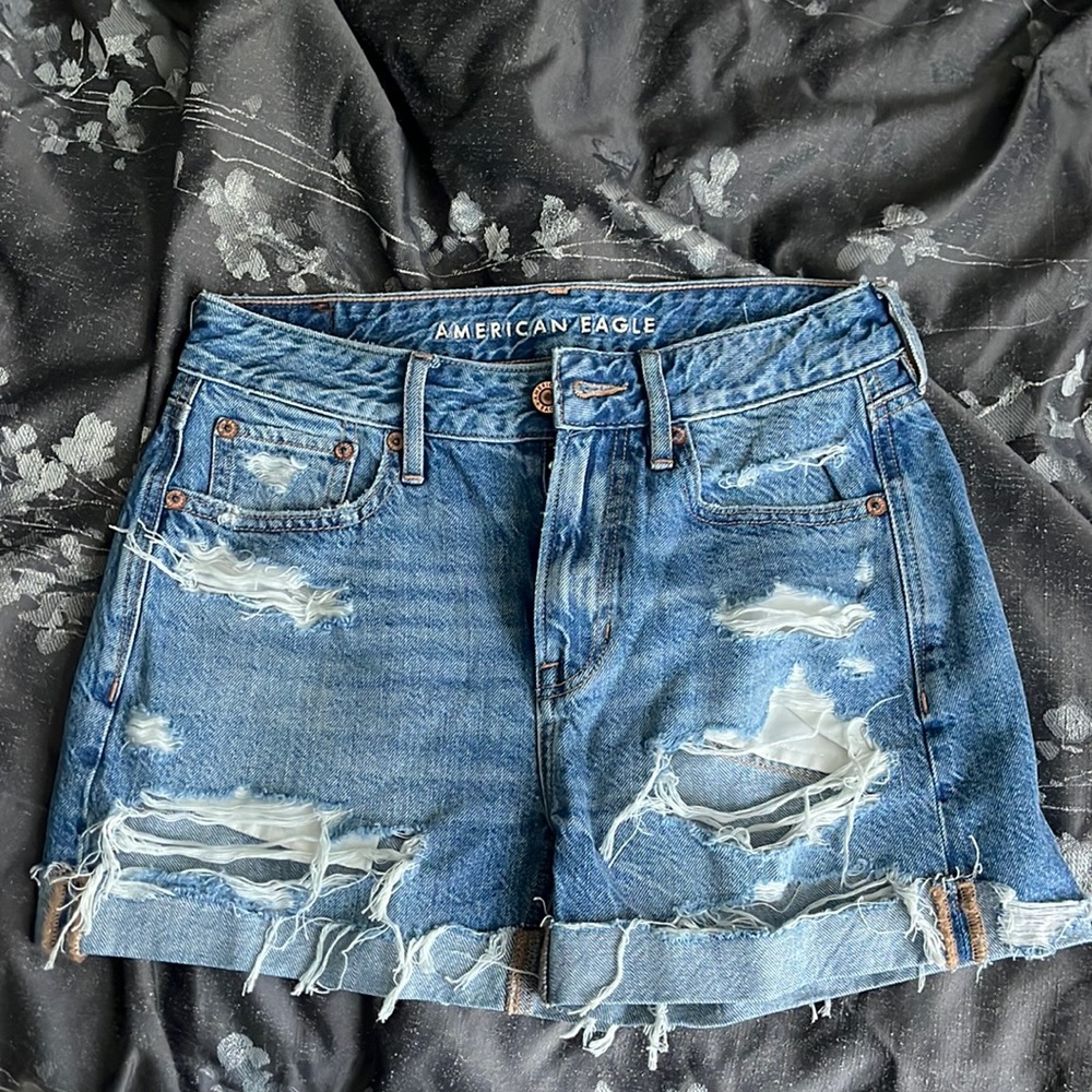 American Eagle jean shorts. Size US 00 Women. High waist.